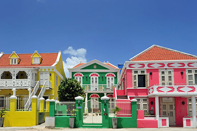 Dutch-style architecture also awaited us in Oranjestad, the capital of Aruba, named after “Huis van Oranje” (the Orange House), the name of the Dutch Royal Family in 1824 during the Dutch colonization.