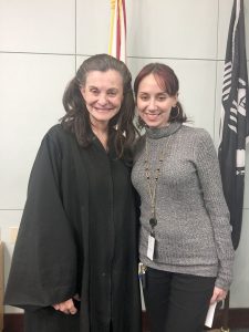 Karenina Aponte es la mano derecha de la juez Nancy Maloney del 18th Court Circuit Court in Florida.